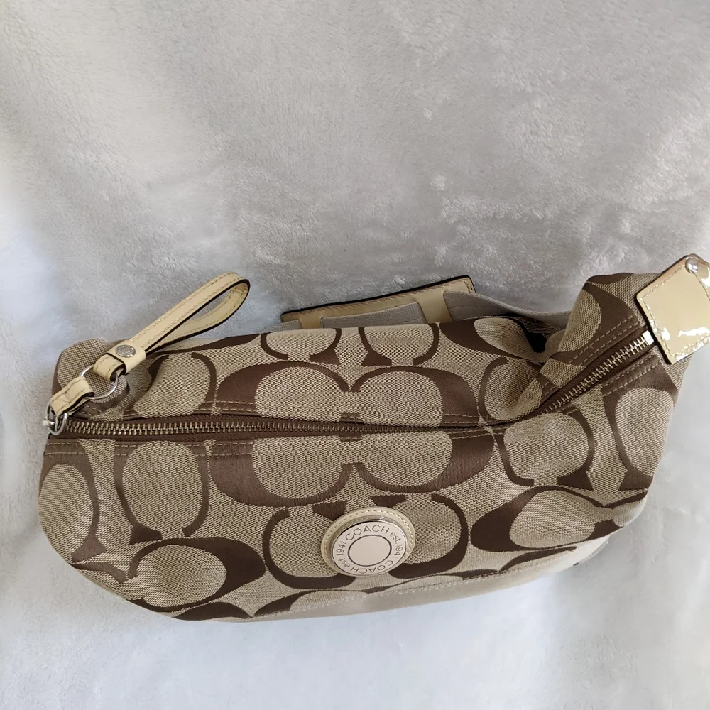 Coach Signature Hand bag - Picture 5 of 16